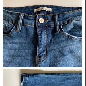 Kancan midrise skinny jean- Style # KC11214LGH size 5 waist 26 - GUC